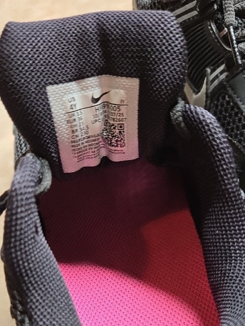 Nike  Black & Pink Mesh Running Sneakers - Picture 6 of 6